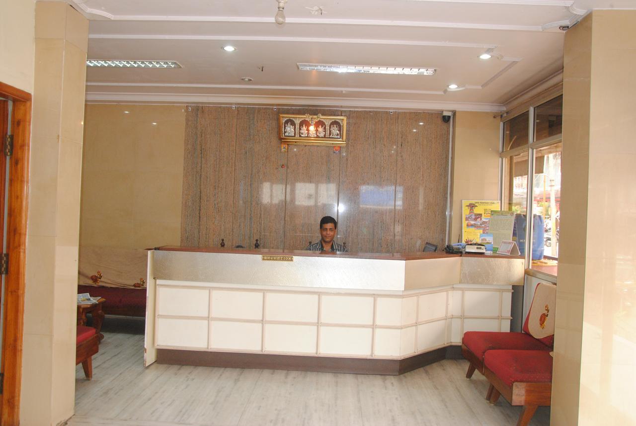 hotel sangeeth lodging Mysore Buitenkant foto