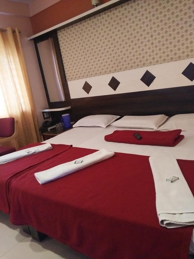 hotel sangeeth lodging Mysore Buitenkant foto