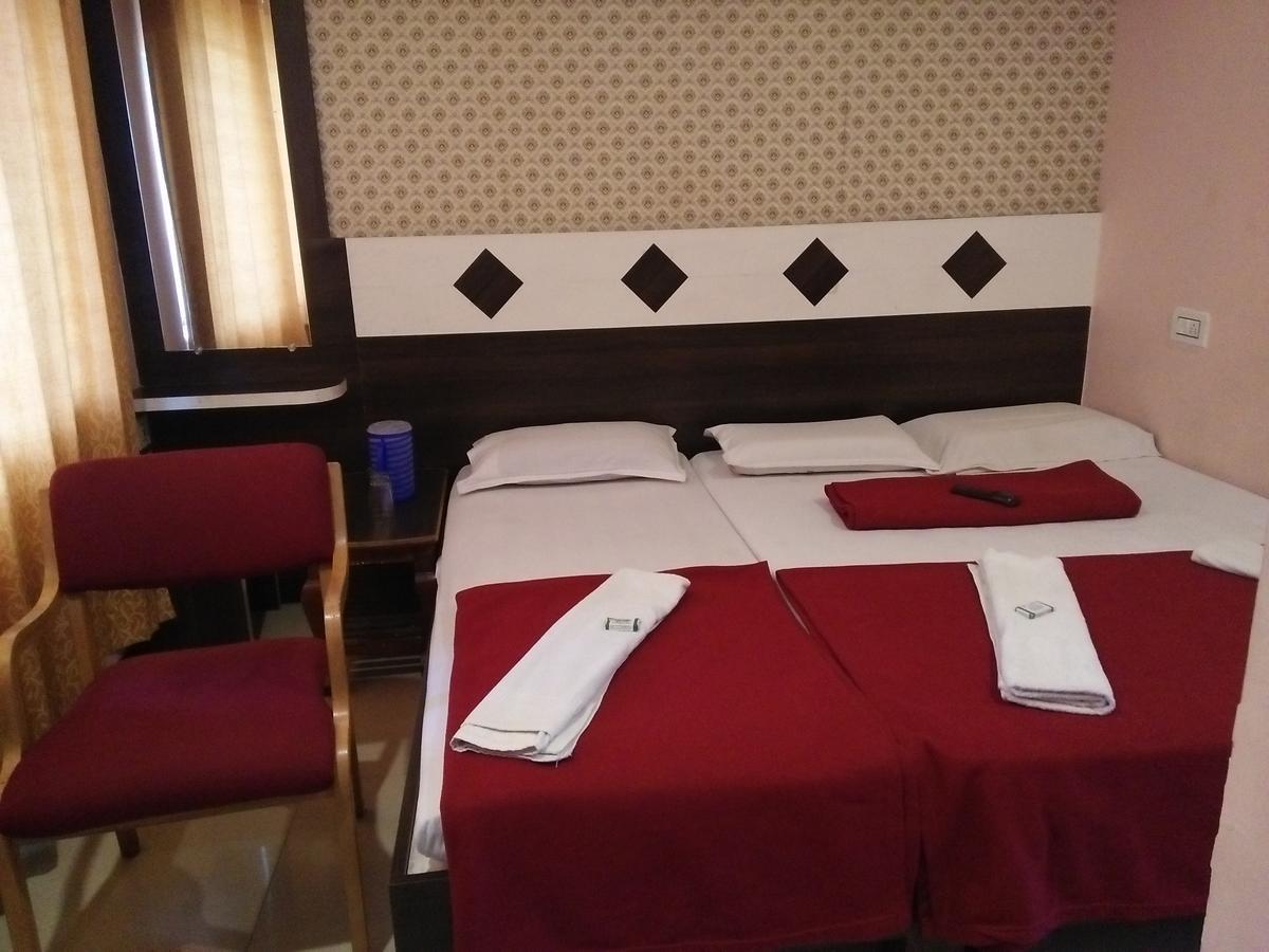 hotel sangeeth lodging Mysore Buitenkant foto