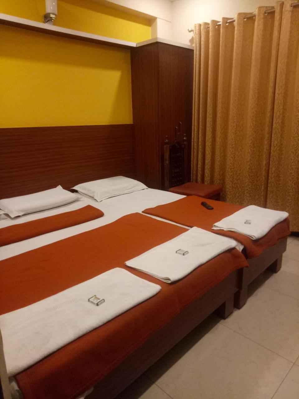 hotel sangeeth lodging Mysore Buitenkant foto