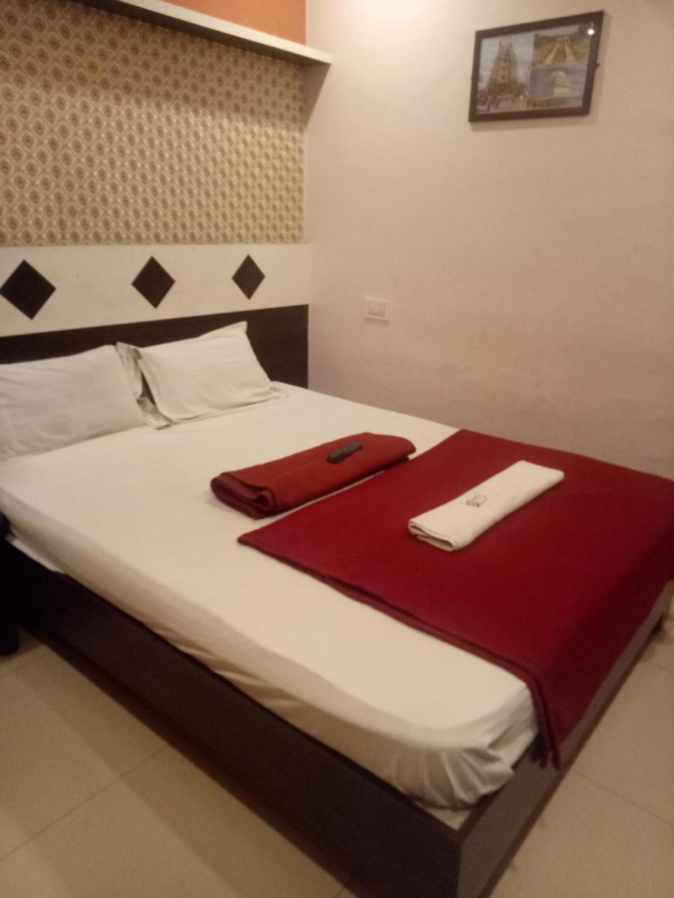 hotel sangeeth lodging Mysore Buitenkant foto