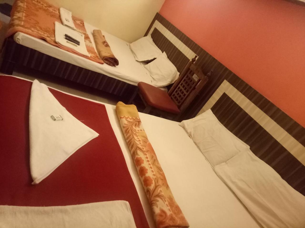 hotel sangeeth lodging Mysore Buitenkant foto