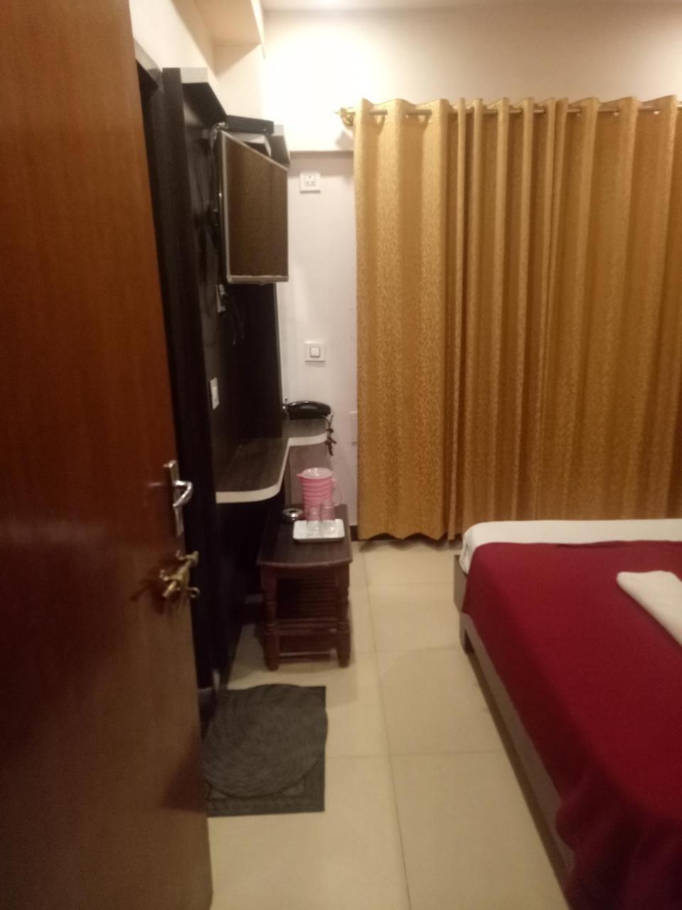 hotel sangeeth lodging Mysore Buitenkant foto